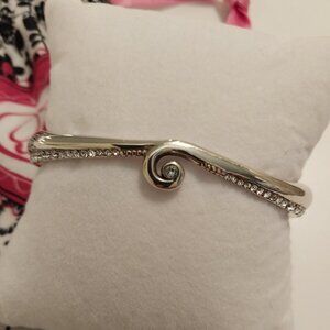 🎄Brighton Hinge Bracelet, Silver with Crystals NWOT Cloth Bag🎄
